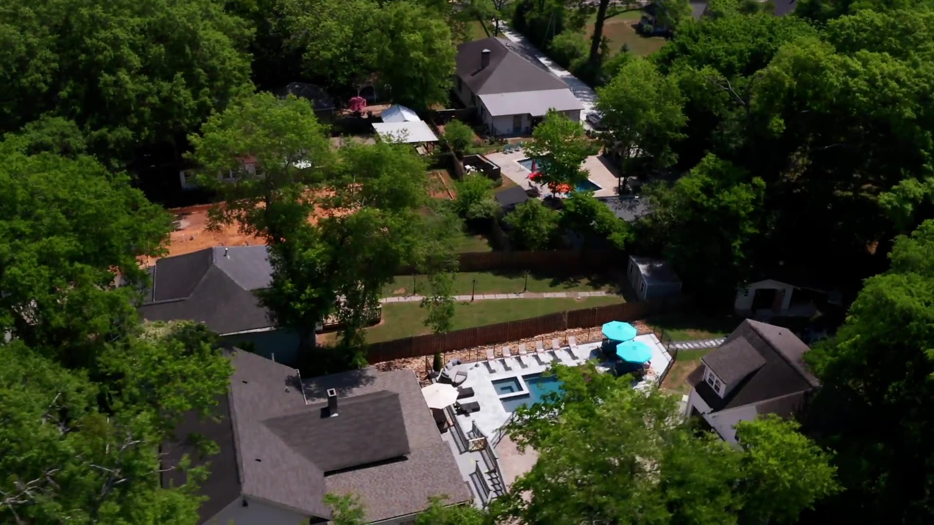 Gold Medal Manor pool and grounds